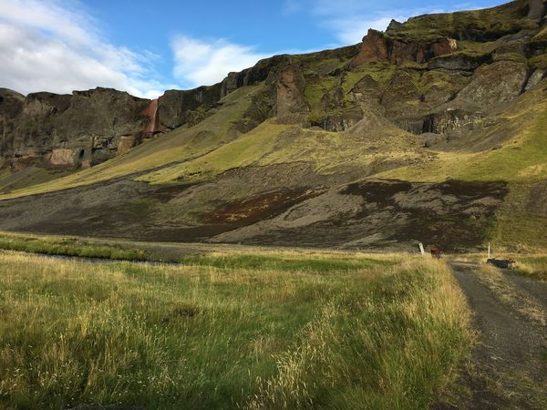 Náma í skriðu undir Þverárnúpi á Síðu. Gengið var frá námunni árið 2017. Náman er í fallegu umhverfi gegnt Orustuhóli. Frágangur er góður en uppgræðsla námunnar mun taka nokkur ár.